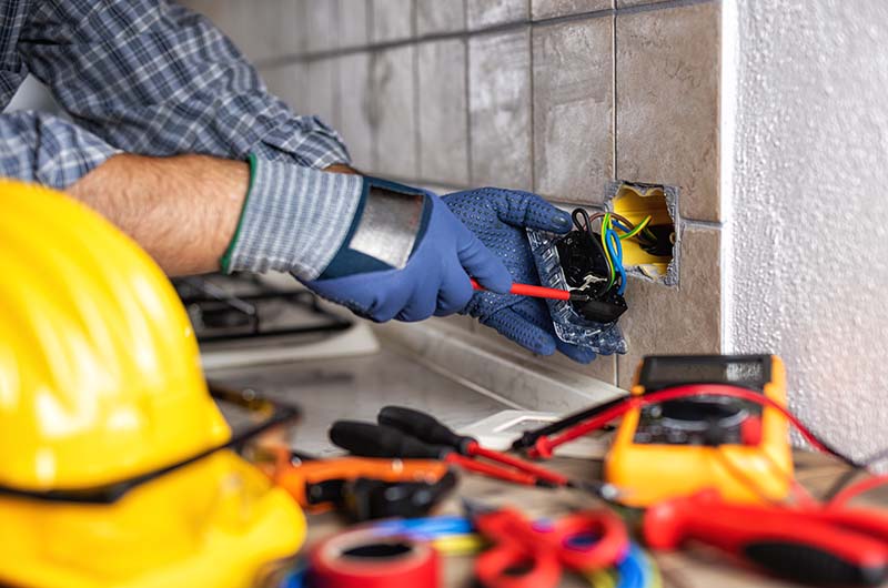 Riparazione prese elettriche domestiche pronto intervento a domicilio Modena preventivo prezzo Riparazione prese elettriche domestiche pronto intervento a domicilio Modena preventivo prezzo
